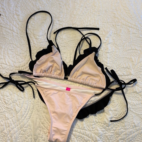 Gorgeous Victorias Secret bikini - Picture 1 of 6